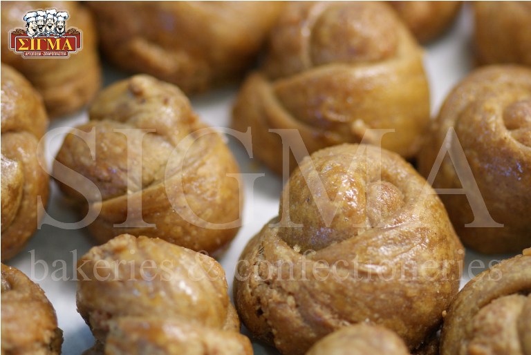 Mini Tachini pies with honey